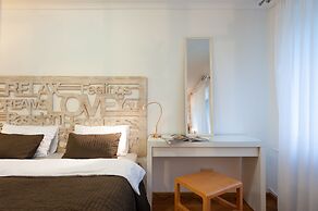 MalinaApt  Sophisticated red