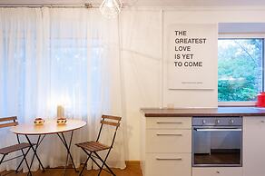 MalinaApt  Sophisticated red