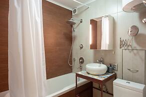 MalinaApt  Sophisticated red