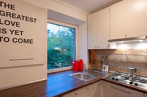 MalinaApt  Sophisticated red