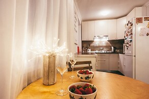 MalinaApt  Sophisticated red