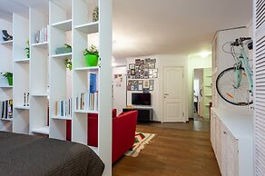 MalinaApt  Sophisticated red