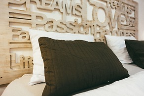 MalinaApt  Sophisticated red