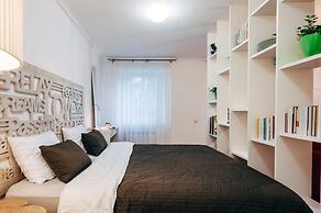 MalinaApt  Sophisticated red