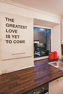 MalinaApt  Sophisticated red