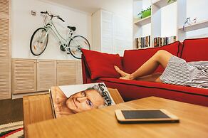 MalinaApt  Sophisticated red