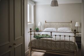 Glorious 2 Bedroom Apartment