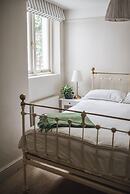 Glorious 2 Bedroom Apartment