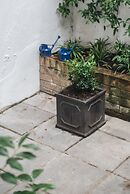 Glorious 2 Bedroom Apartment