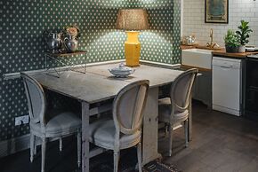 Glorious 2 Bedroom Apartment