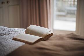 Glorious 2 Bedroom Apartment