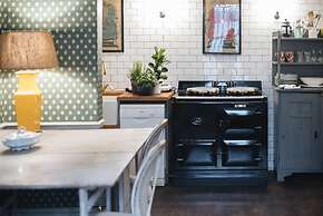 Glorious 2 Bedroom Apartment