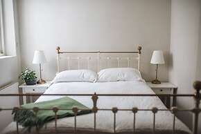 Glorious 2 Bedroom Apartment