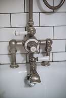 Glorious 2 Bedroom Apartment