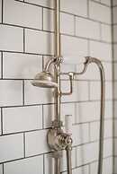 Glorious 2 Bedroom Apartment