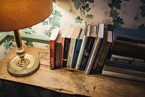 Glorious 2 Bedroom Apartment