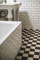 Glorious 2 Bedroom Apartment