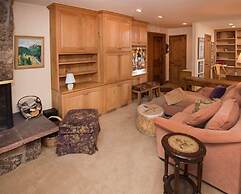 2-385 Gore Creek dr Vorlaufer 201