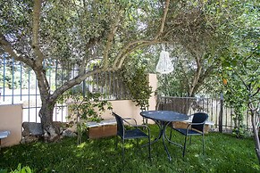 Garden House in Anavyssos