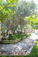 Garden House in Anavyssos