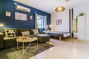 Beta Studios ApartHotel