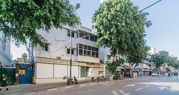 Beta Studios ApartHotel