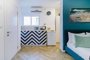 Beta Studios ApartHotel