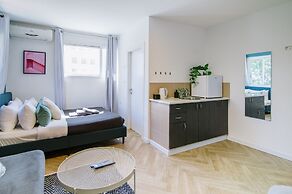 Beta Studios ApartHotel