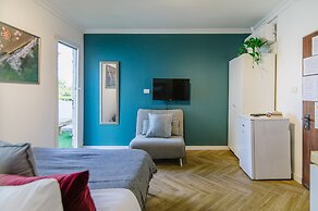 Beta Studios ApartHotel