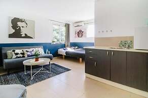 Beta Studios ApartHotel