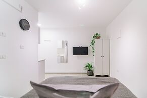 Beta Studios ApartHotel