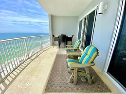 Island Royale Condos by ALBVR