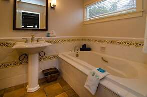 Galiano Oceanfront Inn & Spa