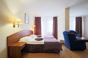 Tropicana Park Country Club