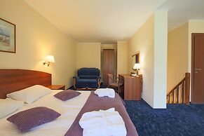 Tropicana Park Country Club