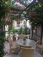 Kekik Alacati Otel Mayko