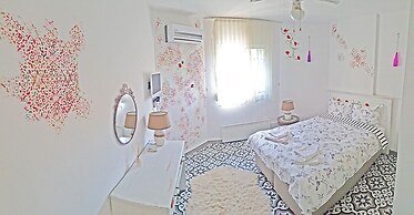 Kekik Alacati Otel Mayko