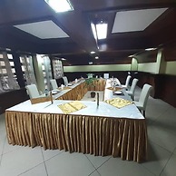 Vienna Woods Holiday Inn Limited
