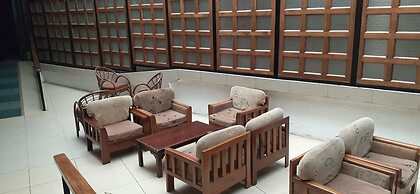 Vienna Woods Holiday Inn Limited