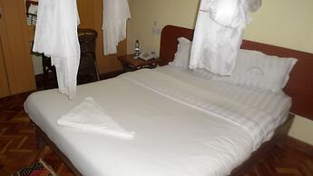 Vienna Woods Holiday Inn Limited