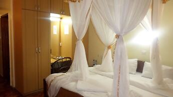 Vienna Woods Holiday Inn Limited