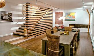 83MF - Lakeside - Hot Tub - WIFI - BBQ - Dock - Sleeps 4 NO PETS