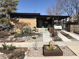 Modern In The Woodbury District 3 Bedroom Home by Redawning