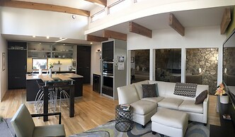 Modern In The Woodbury District 3 Bedroom Home by Redawning