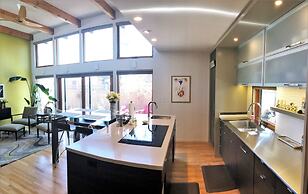 Modern In The Woodbury District 3 Bedroom Home by Redawning