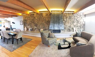 Modern In The Woodbury District 3 Bedroom Home by Redawning