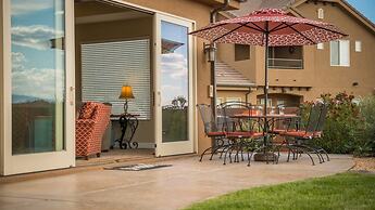 Sun-e-scape 3 Bedroom Apts by RedAwning