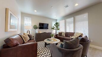 Desert Serenity 4 Bedroom Apts by Redawning