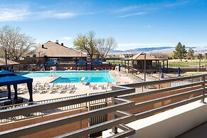 2 At Bloomington Country Club 3 Bedroom Apts by RedAwning