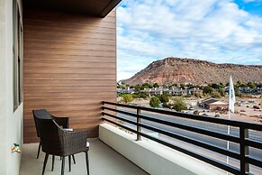 2 At Bloomington Country Club 3 Bedroom Apts by RedAwning